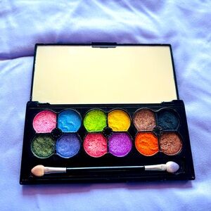 MAC Hello Kitty 12 colors eye shadow